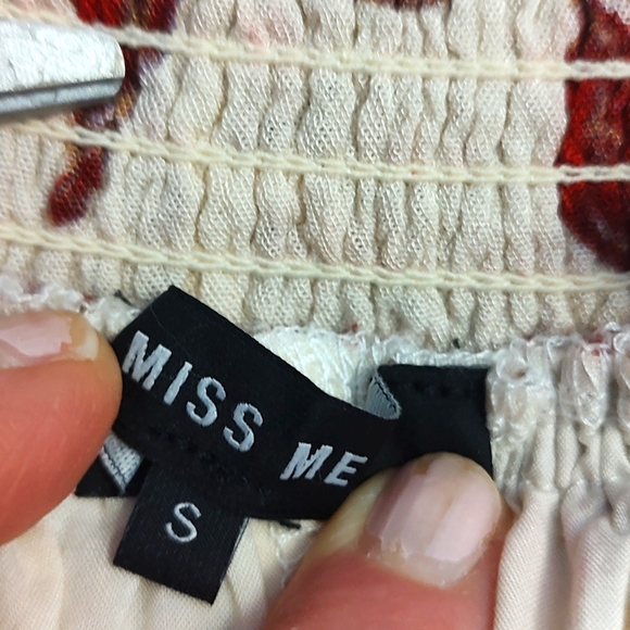 Miss Me Mini Dress Cream Red Berry Floral Bell Steeve SZ: Small - Picture 5 of 9